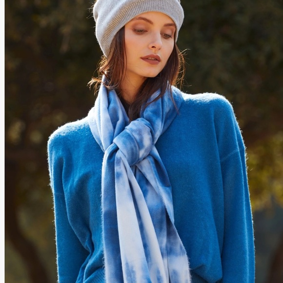 Virginia Wolf Blue Tie Dye Knit Scarf - Picture 2 of 4